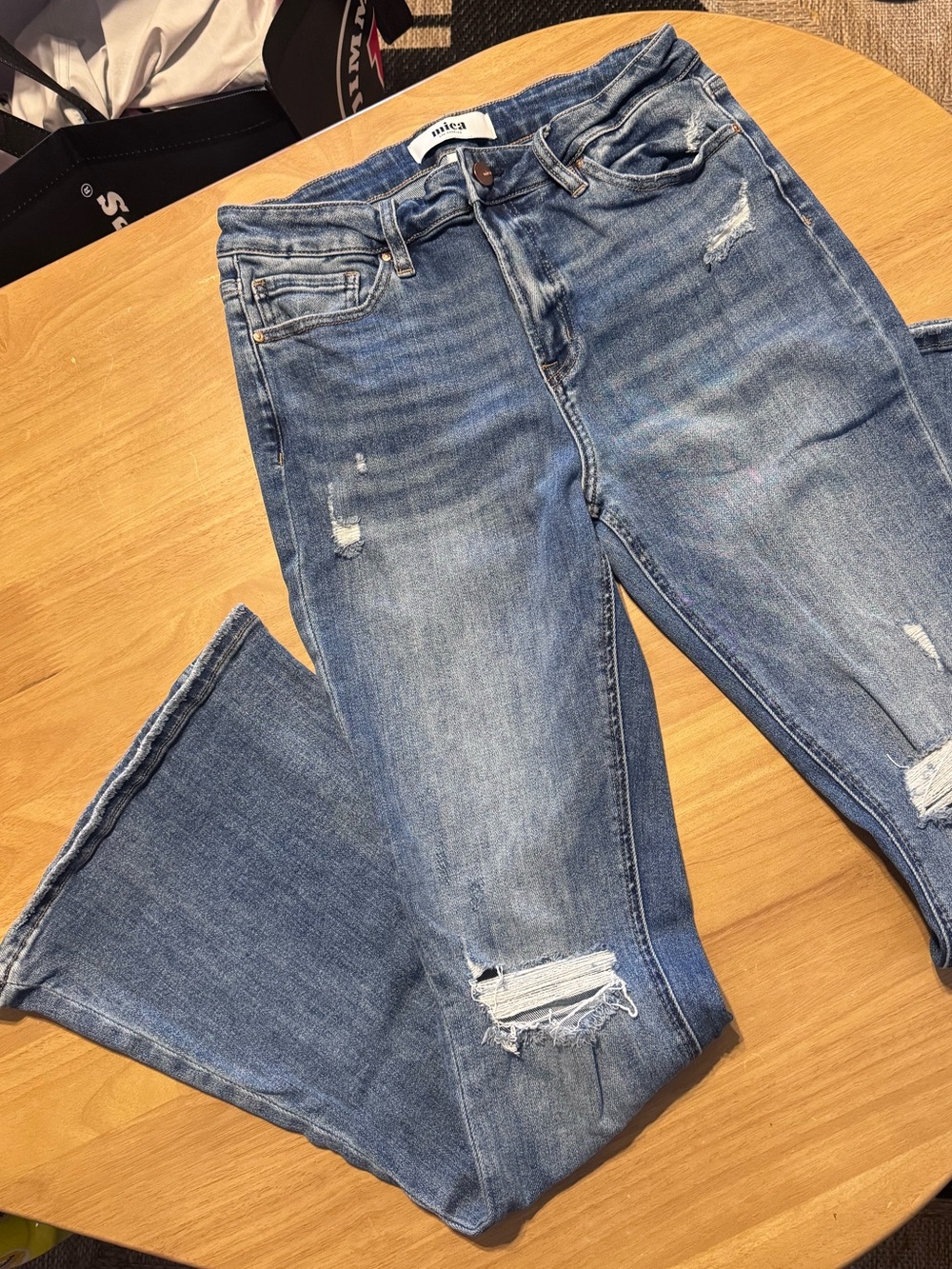 Mica Jeans
size 8
Inseam 34“
Like New
